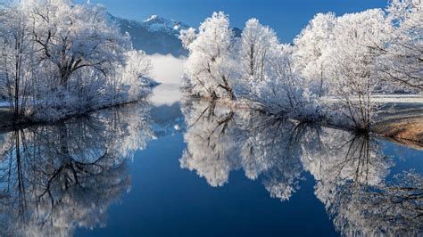 Thousand Island Lake: A Glittering Symphony of Nature and Serenity!